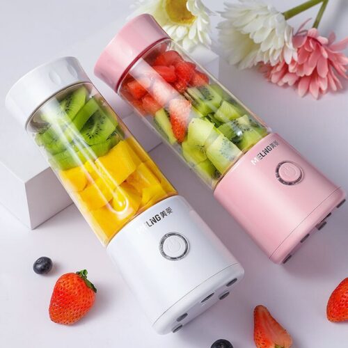 Image of a 300ml USB electric juicer, a mini portable blender, and multi-function juicer, perfect for blending and extracting fruits for smoothies and more.