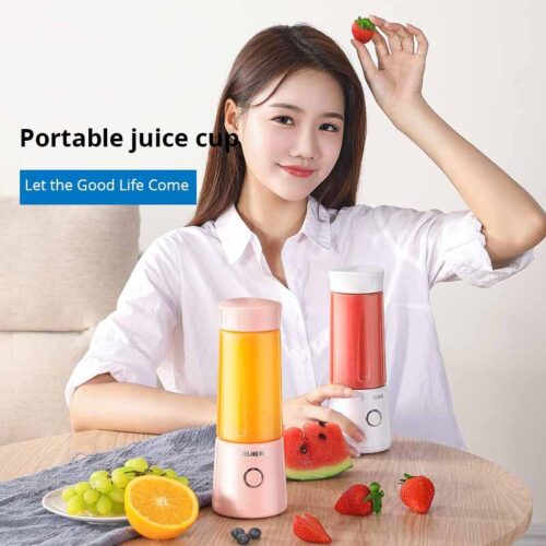 Image of a 300ml USB electric juicer, a mini portable blender, and multi-function juicer, perfect for blending and extracting fruits for smoothies and more.