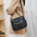 Women Shoulder Bag Soft Leather Simple Lightweight and Large Capacity Shoulder Messenger Bag