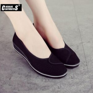 Women's soft slip-on canvas flats shoes in the style of loafers.