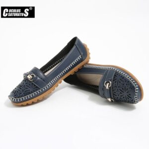 Round toe slip-on loafers for women, made of soft leather flats, a stylish and comfortable footwear option.