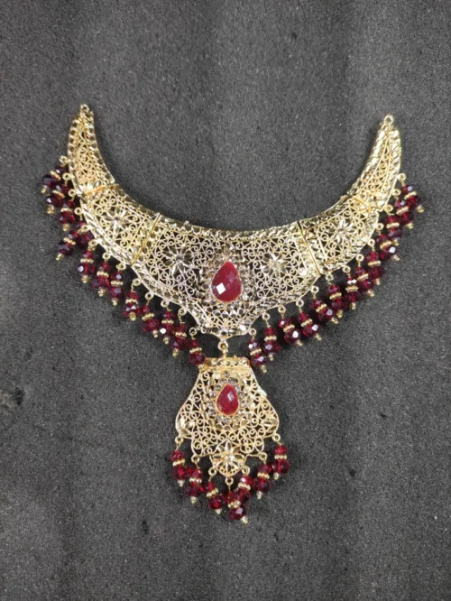 Bridal jewelry set featuring a gorgeous necklace, maang tikka, and earrings, combining traditional charm with timeless elegance.